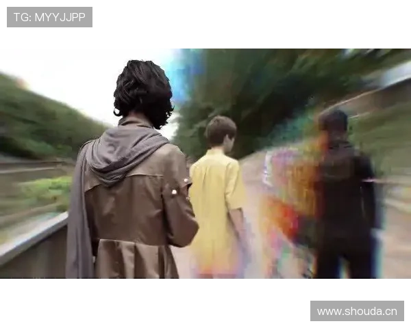 在假面疑云中揭开的错综身份与潜伏真相之间的生死对决