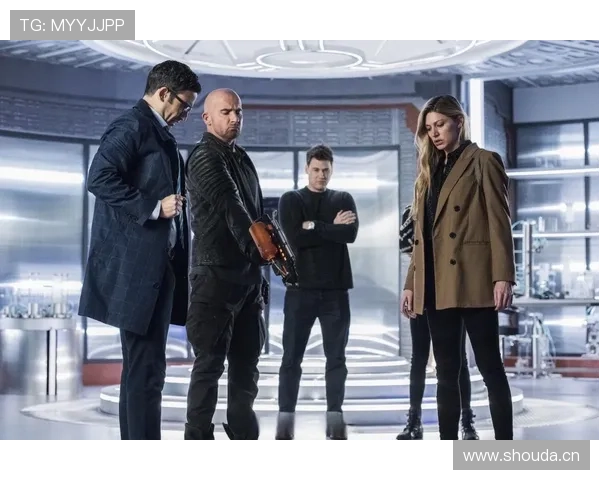 尼克·扎诺:不止于“DC英雄”的魅力,探寻多面男神的荧幕内外